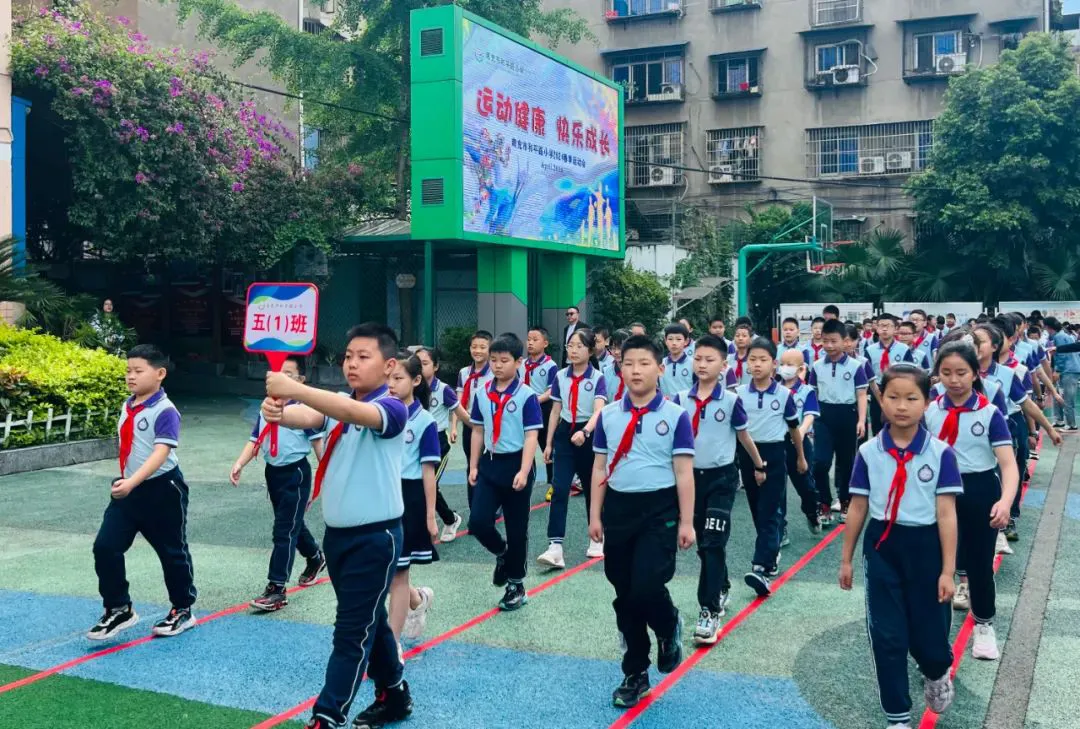 老年人如何安全地进行篮球接球训练?_1